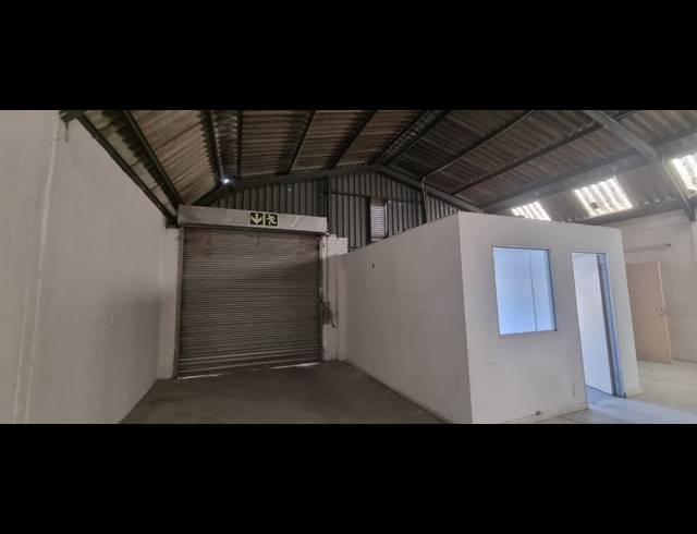 300M² WAREHOUSE TO LET IN AIRPORT INDUSTRIA